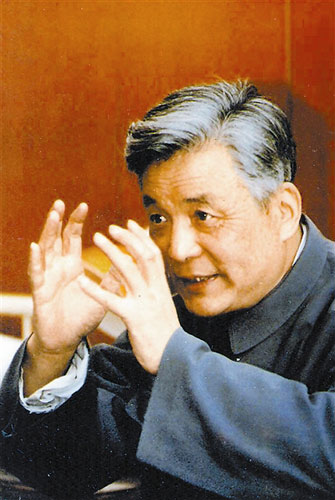 “中国原子弹之父”邓稼先出生