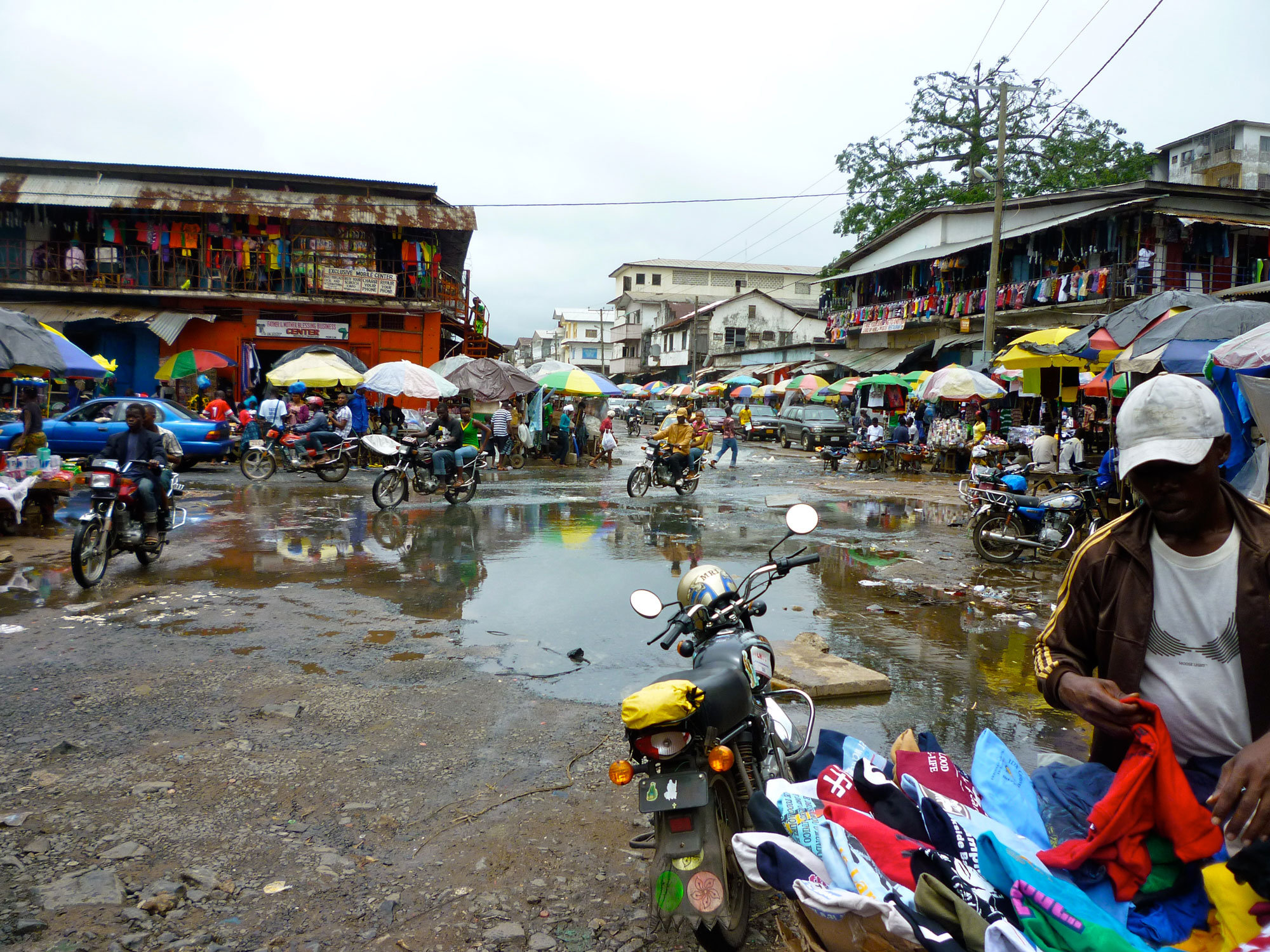 中国与利比里亚建交